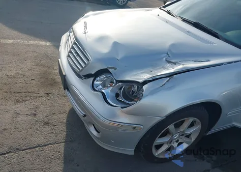 2007 Mercedes-Benz C 280 Luxury z USA, uszkodzony, nr VIN WDBRF54H47A953252